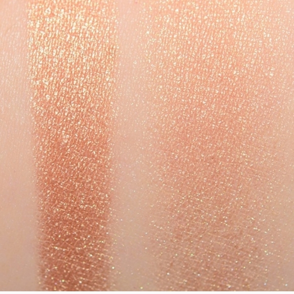 🎉🎉Host Pick 🎉🎉MAC Cosmetics La Reina Extra Dimension Skinfinish - Picture 8 of 8